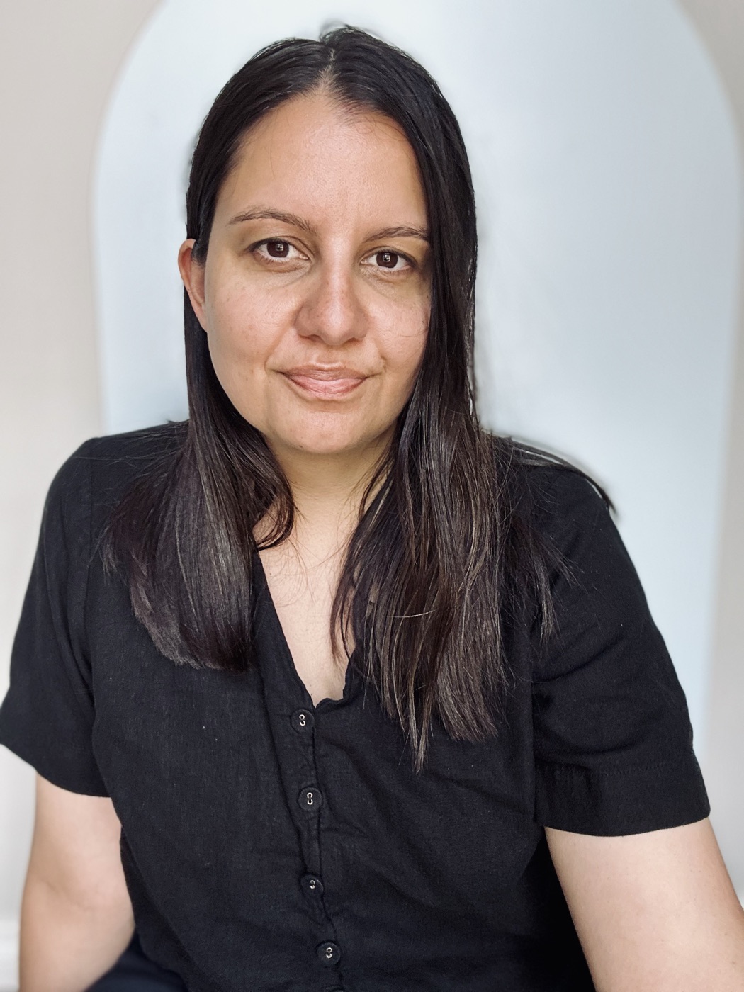 Lisa Samways, clinical hypnotherapist, smiling softly